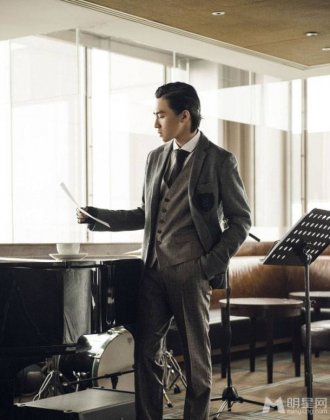 内地男明星俞灏明诠释绅士风度