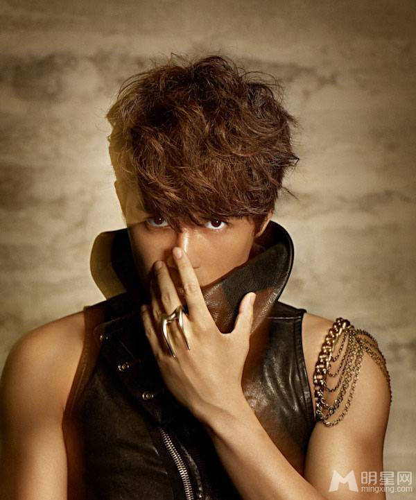 吴克羣大展完美强健身材组图