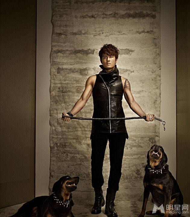 吴克羣大展完美强健身材组图