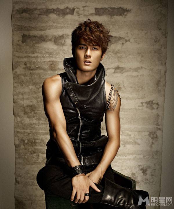 吴克羣大展完美强健身材组图