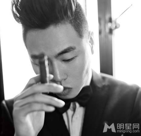 胡彦斌尽展音乐才子魅力写真照