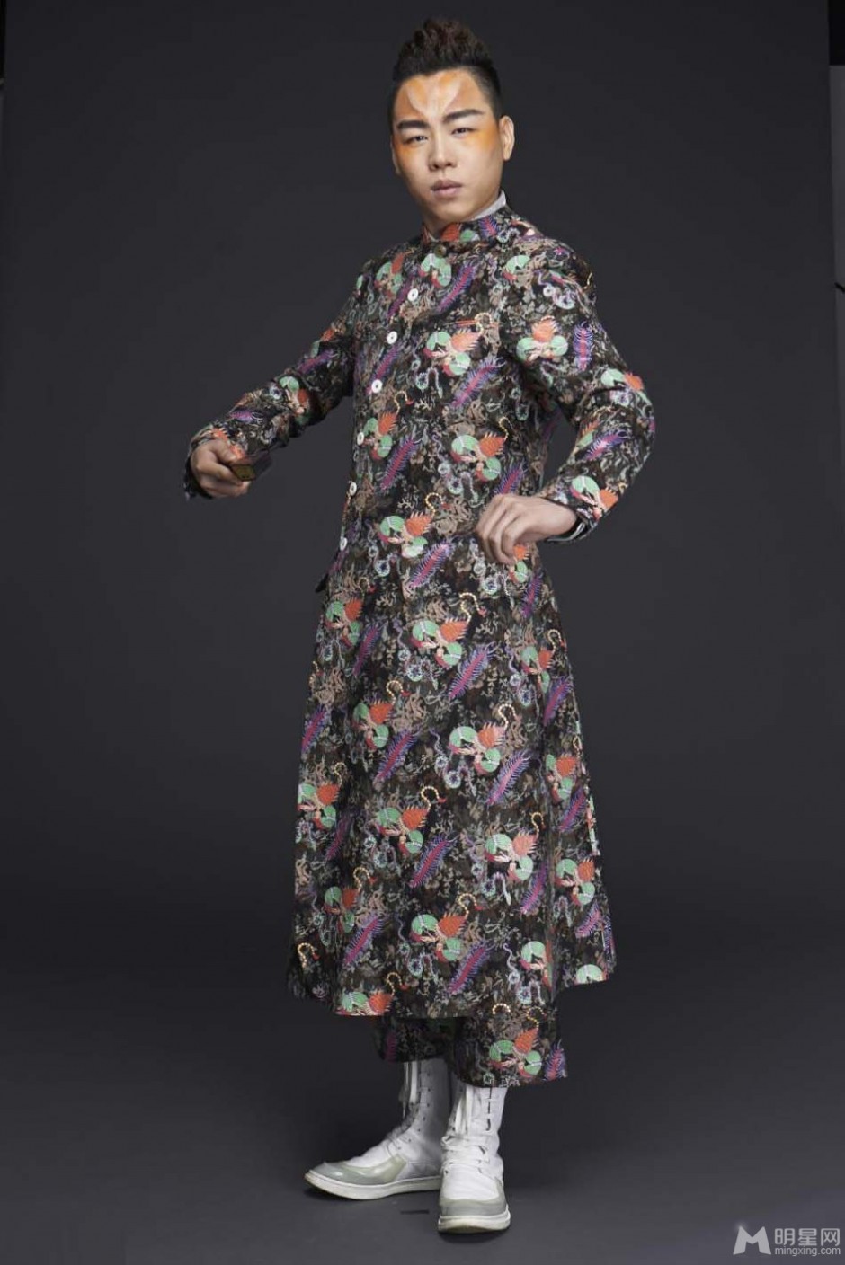 胡彦斌戏曲装扮甩袖展另类魅力组图