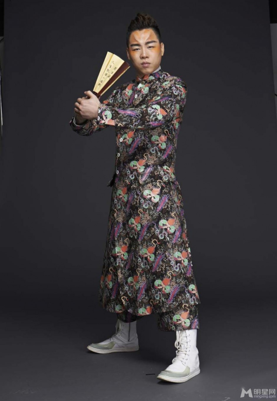 胡彦斌戏曲装扮甩袖展另类魅力组图