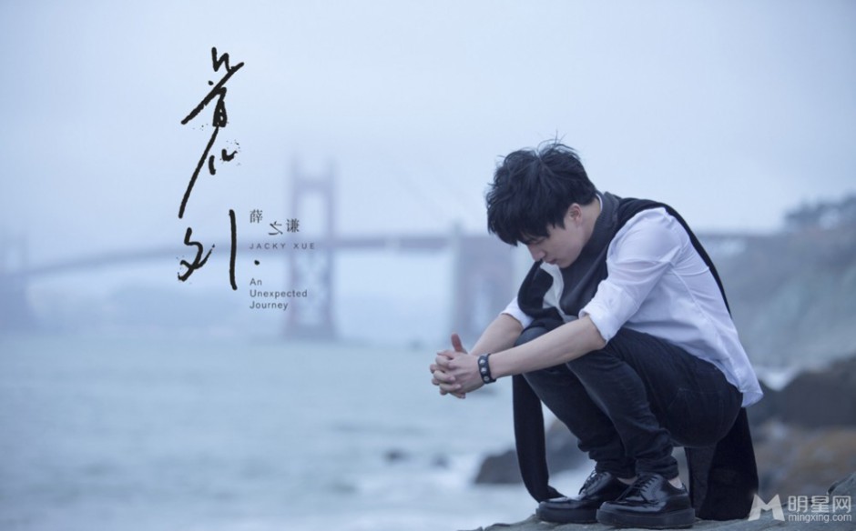 男歌手薛之谦时尚帅气海边宣传照