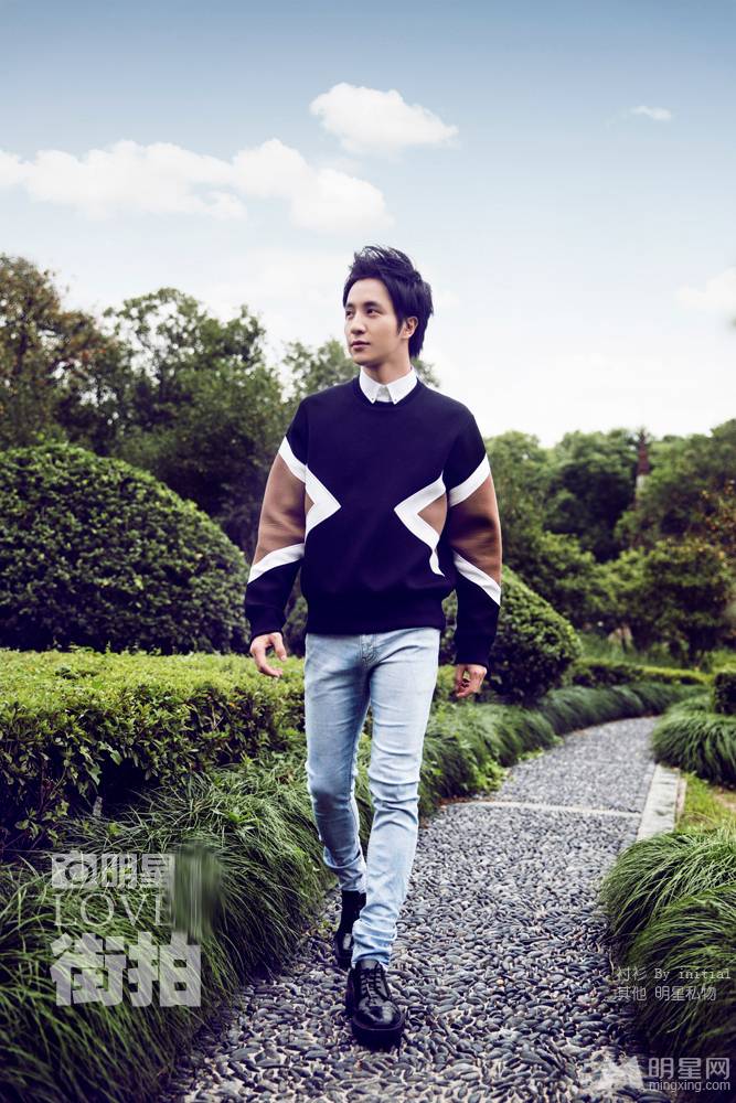 潮男薛之谦演绎意外情缘户外照