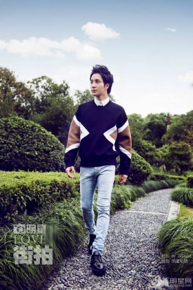 潮男薛之谦演绎意外情缘户外照