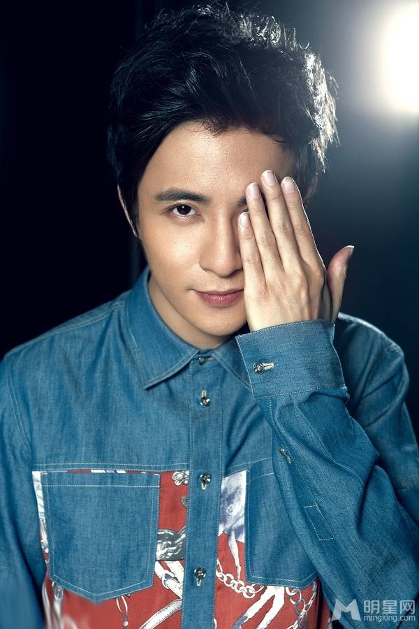 暖男薛之谦百变造型诠释多面人生