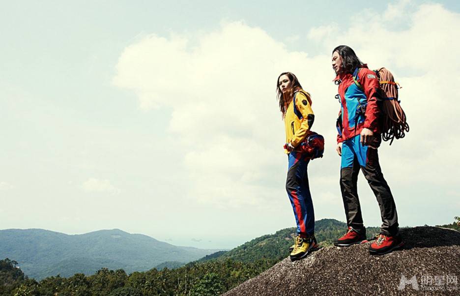 韩国女演员孙艺珍化身丛林女战士户外照