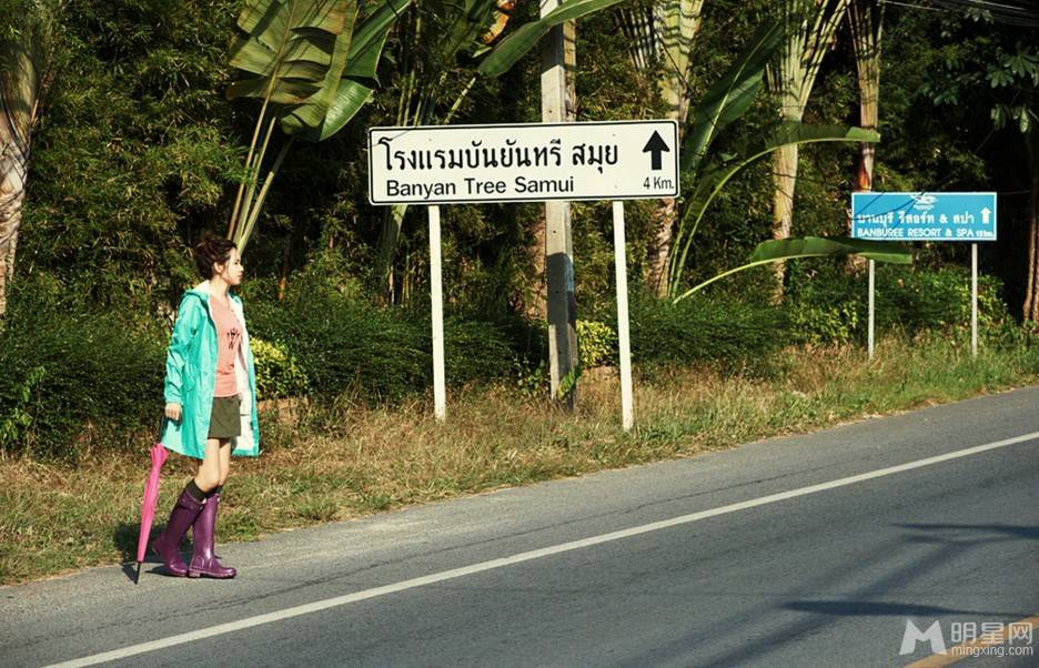 韩国女演员孙艺珍化身丛林女战士户外照