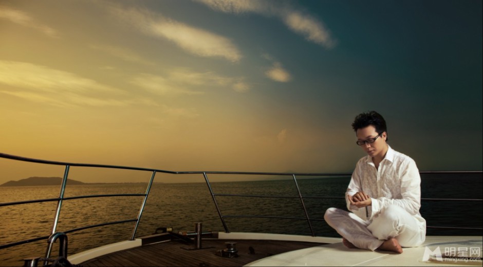 李玉刚魅力治愈系写真照