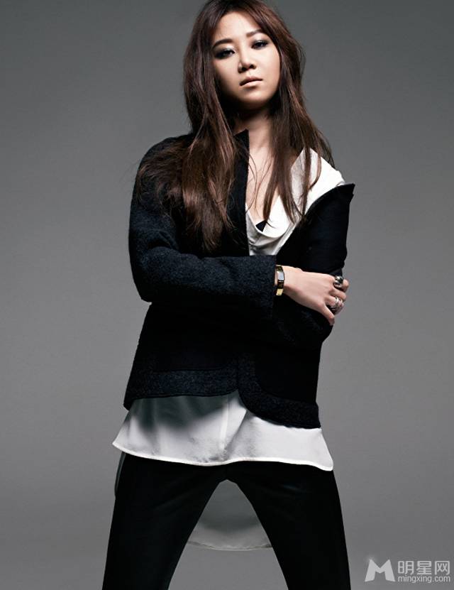 韩国女演员孔孝真尽显成熟女人味十足