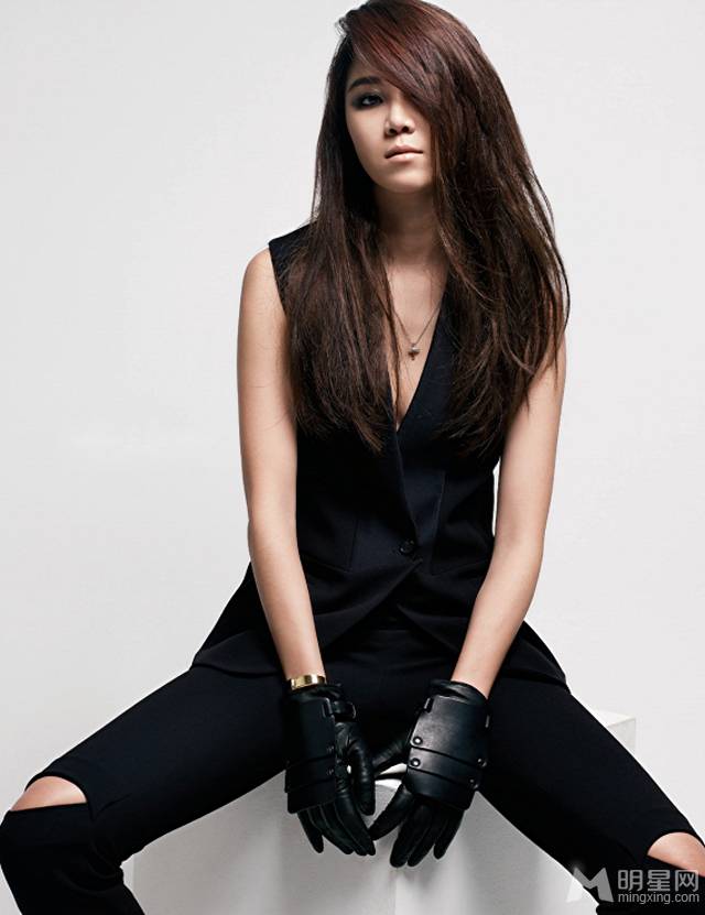 韩国女演员孔孝真尽显成熟女人味十足