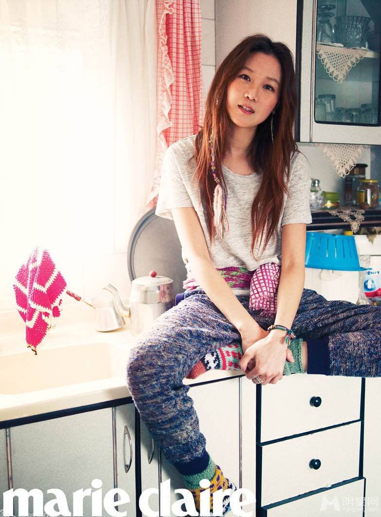 韩国女明星孔孝真展异域迷人风情