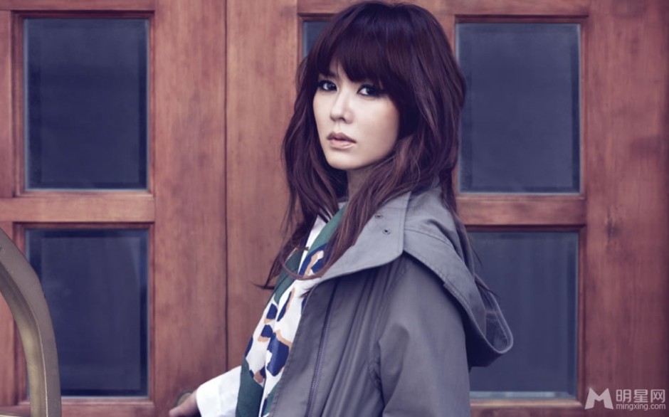 孙艺珍散发性感冷艳女人味十足