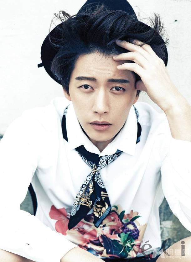 韩星朴海镇演绎时尚魅惑画报