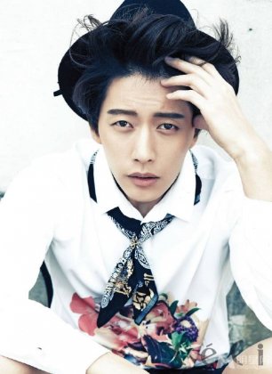 韩星朴海镇演绎时尚魅惑画报