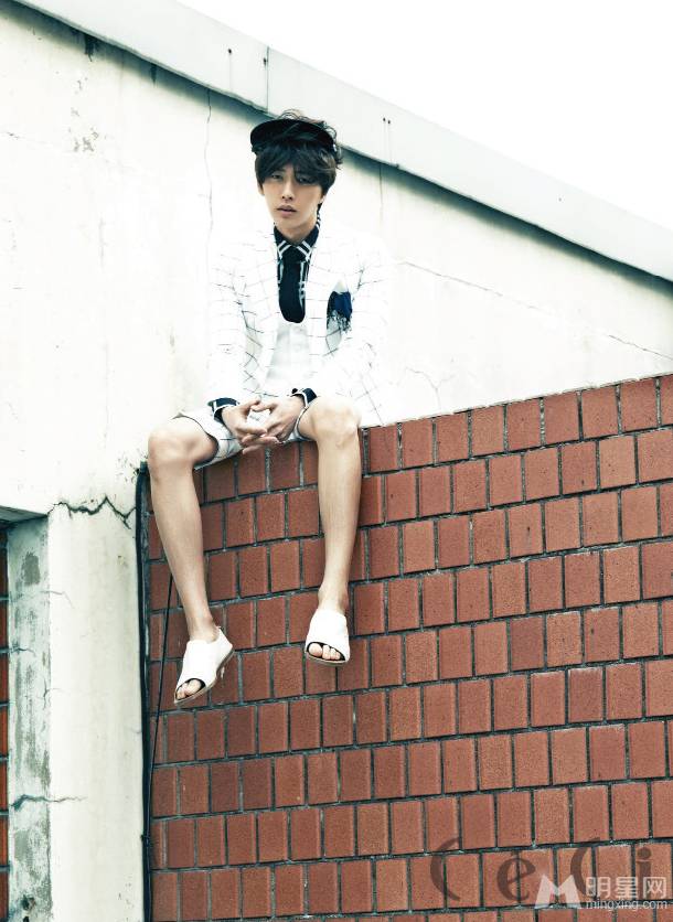 韩星朴海镇演绎时尚魅惑画报