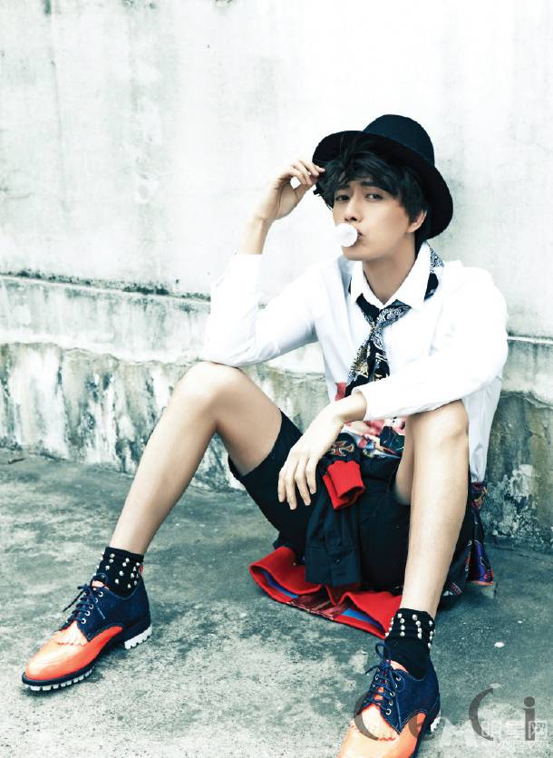 韩星朴海镇演绎时尚魅惑画报