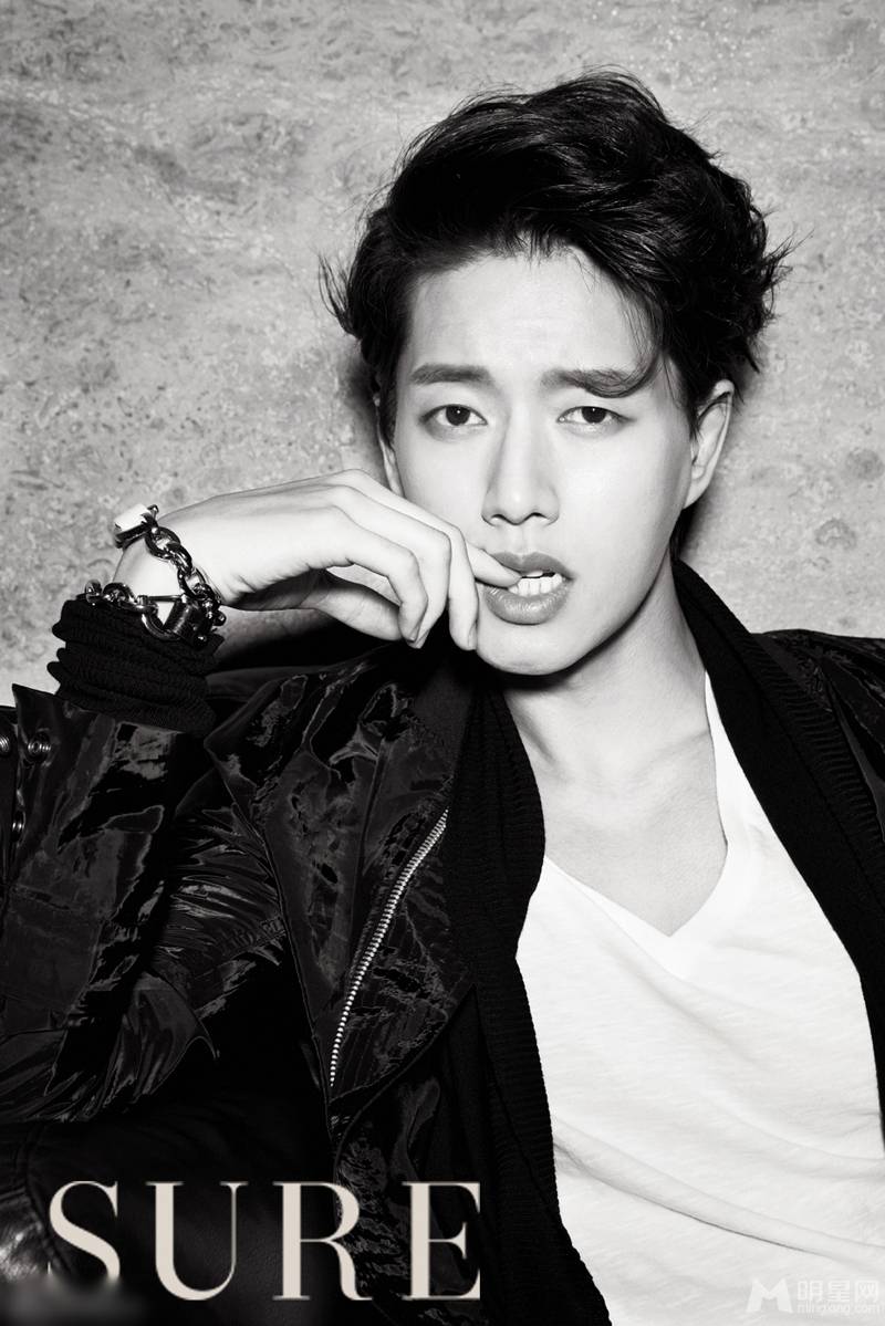 男神朴海镇时尚装扮尽显俊朗帅气