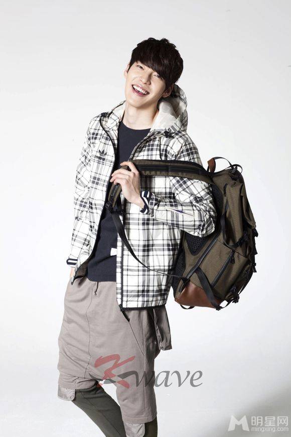韩国男明星金宇彬代言时尚帅气服饰宣传照