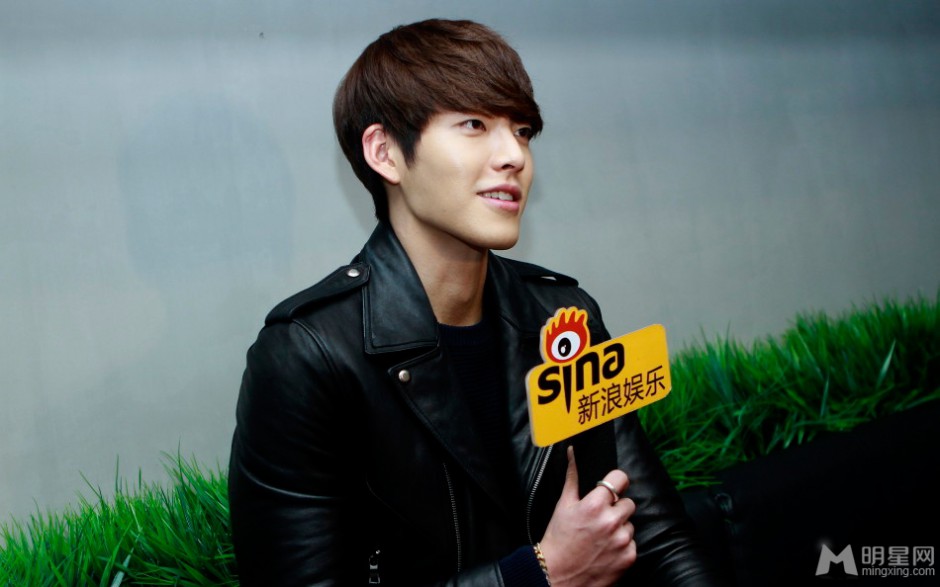 韩星金宇彬接受媒体采访现场照