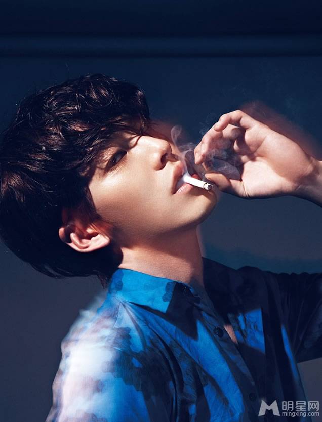 长腿欧巴金宇彬颓废惹人怜爱写真照