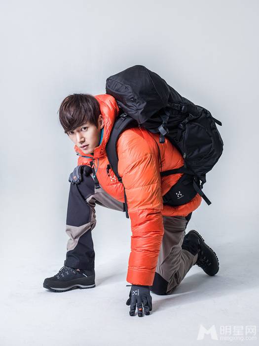 韩国男演员崔振赫大秀健硕胸肌