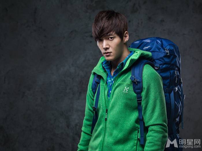 韩国男演员崔振赫大秀健硕胸肌