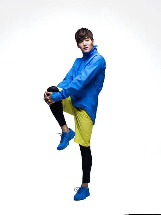 韩国男演员崔振赫大秀健硕胸肌