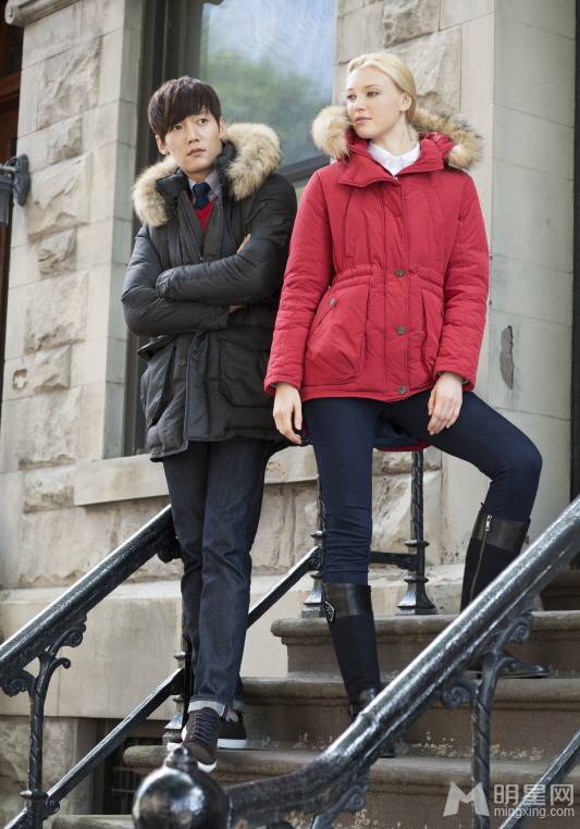 崔振赫彰显柔情暖男魅力街拍照