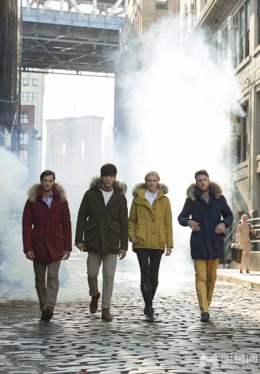 崔振赫彰显柔情暖男魅力街拍照