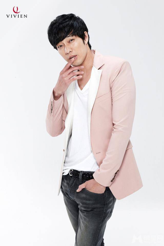 苏志燮尽显阳光帅气魅力写真