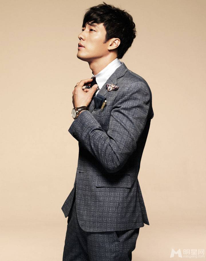 韩国欧巴苏志燮尽显型男魅力照