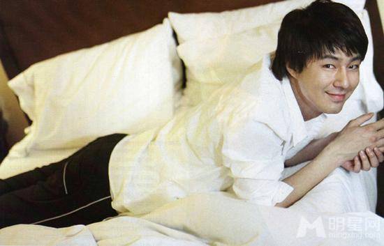 男神赵寅成百变造型时尚帅气画报