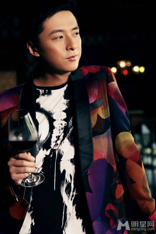朱雨辰尽展型男魅力无限写真照