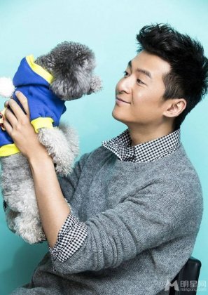 朱雨辰携萌宠互动显细腻柔情