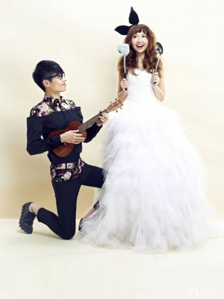 李行亮麦琳夫妇创意幸福搞怪婚纱写真