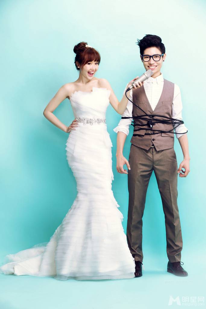 李行亮麦琳夫妇创意幸福搞怪婚纱写真