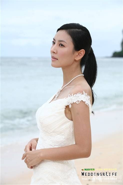 韩星金素妍拍摄梦幻唯美婚纱照