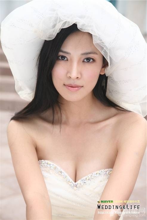 韩星金素妍拍摄梦幻唯美婚纱照