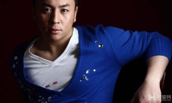 功夫偶像释小龙强势回归硬照