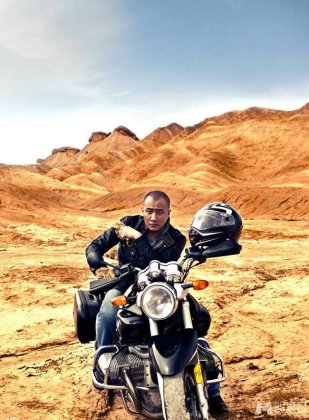 胡军沙漠拍摄狂野魅力写真大片