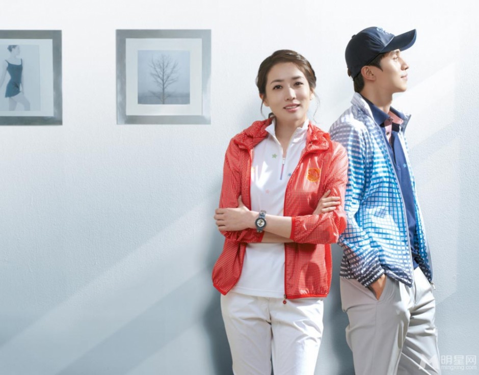 韩国男演员李东旭代言运动服饰写真