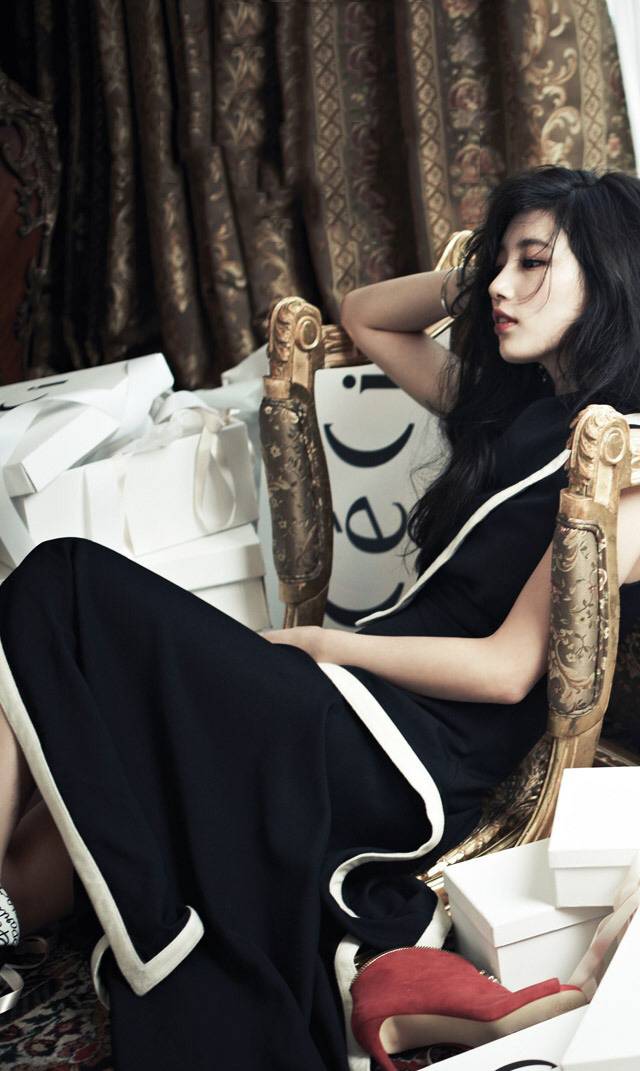 裴秀智尽显成熟女人魅力写真照