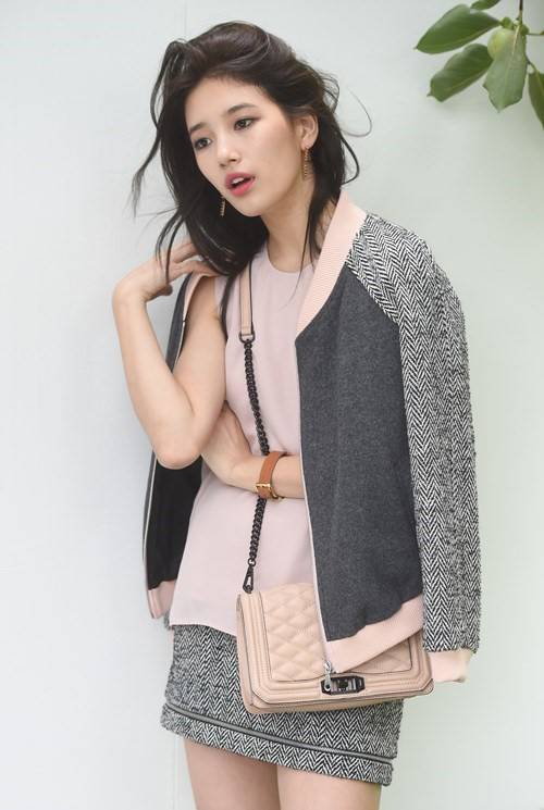 裴秀智尽显成熟女人魅力写真照