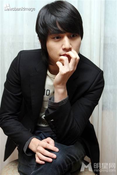 韩国男明星李东旭百变帅气生活照