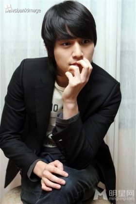 韩国男明星李东旭百变帅气生活照