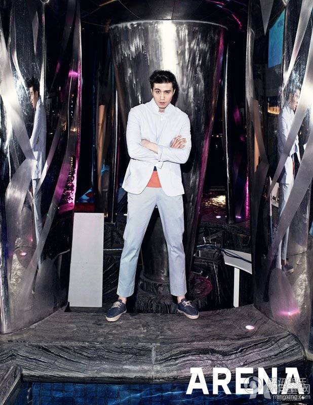 男神李东旭尽展时尚型男运动写真