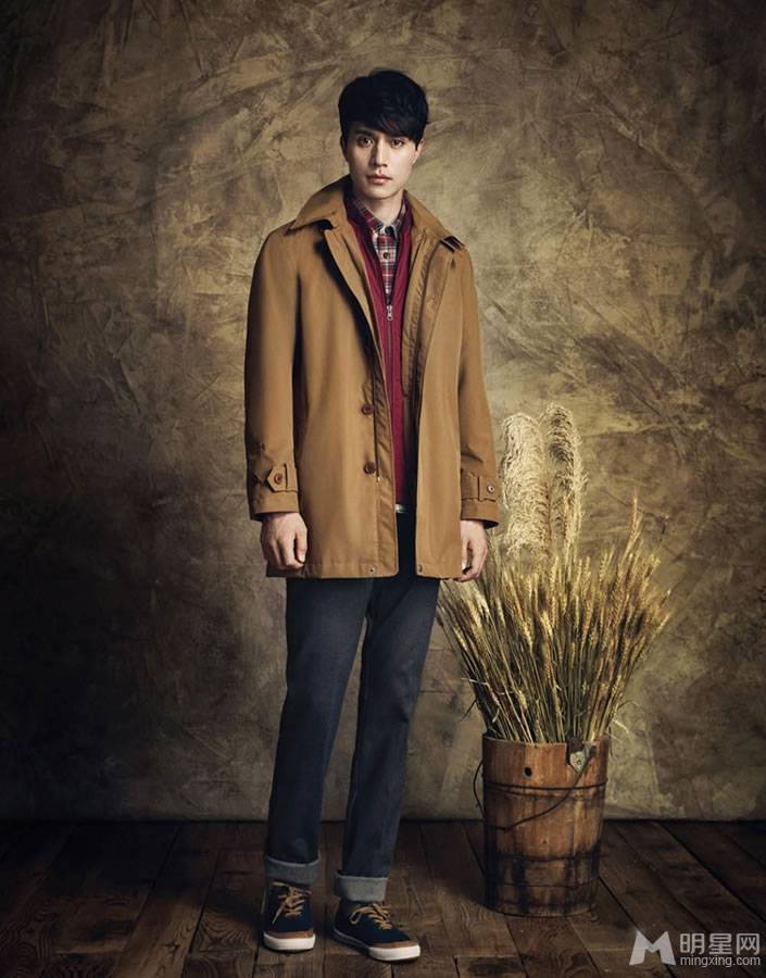 韩星李东旭演绎魅力型男写真照