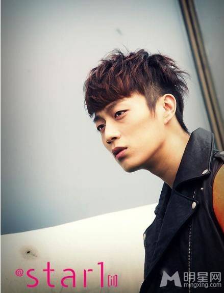 韩国男明星尹斗俊尽显英俊帅气照